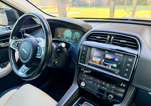 Jaguar F-Pace cena 142999 przebieg: 188000, rok produkcji 2017 z Jaworzno małe 631